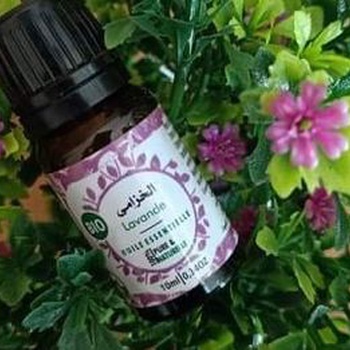 Huile de la lavande, huile essentielle pure et naturelle fait par Les Huile de l'Est flacons de 10 ml زيت الخزامى الاساسي الطبيعي's image
