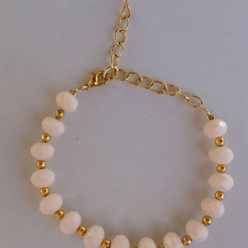 Bracelet perle géométrique blanche et doré's image
