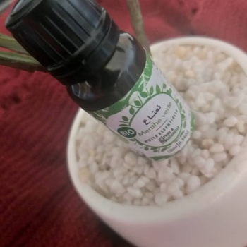 Huile de la menthe verte, huile essentielle pure et naturelle fait par Les Huiles de l'Est un flacon de 10ml زيت النعناع الأساسي's image