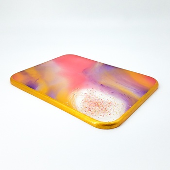 Plateau décoratif en résine  multi-usage avec de magnifiques variétés de couleurs avec une bordure dorée taille moyenne fait main par Ryn Handmade  صينية بالرزين  للتزيين حجم متوسط بمختلف الألوان الناعمة متعددة الاستعمال صناعة حرفية يدوية