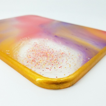 Plateau décoratif en résine  multi-usage avec de magnifiques variétés de couleurs avec une bordure dorée taille moyenne fait main par Ryn Handmade  صينية بالرزين  للتزيين حجم متوسط بمختلف الألوان الناعمة متعددة الاستعمال صناعة حرفية يدوية