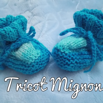 Chaussons tricotés à la Laine fait main par Tricot Mignon couleur bleue's image