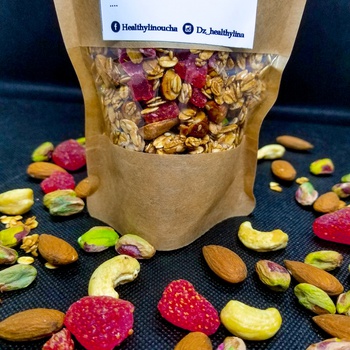 Granola bio et sain fait maison, sans sucre, sans conservateurs et sans huiles hydrogénées classique pistaches/ fraises / amandes (1kg)