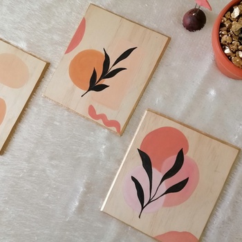 Ensemble de trois cadres en bois avec un dessin fait main كادر خشبي  مع رسمة يدوية