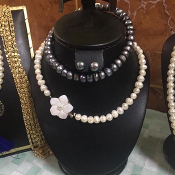 Ensemble  de collier avec boucles d’oreilles en djouhar bleu gris's image