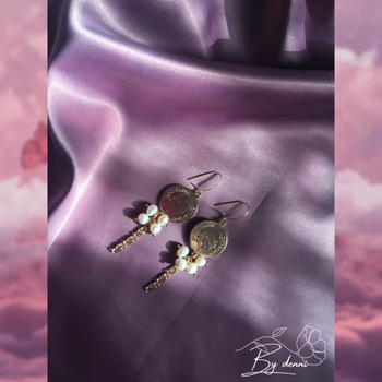 Boucles d’oreilles en plaqué or inoxydable avec une Louise fantaisie et des Perles d’eau douce;