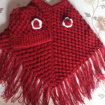 Cap et bonnet pour fillettes de 1 an et demi fait main par Chafia's Crochet couleur rouge's image