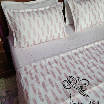 Parure de drap de 6 pièces : drap plat, drap housse,4 taies d'oreillers fait main par Couture des draps A & R couleur blanche et rose