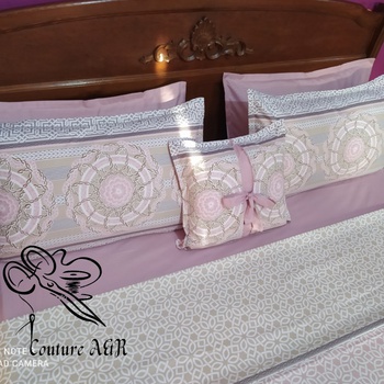 Parure de drap de 6 pièces : drap plat, drap housse,4 taies d'oreillers fait main par Couture des draps A & R couleur blanche et rose mélangé avec du bleu