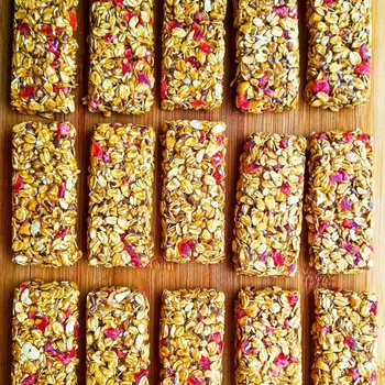 Barre de granola goût amandes / fraises (paquet de 10 barres), Des barres énergétiques saines et bio fait maison's image