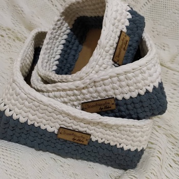 Série de trois paniers au crochet fabriqué soigneusement à la main par Sister_handy_crafts, forme carrée couleur bleue et blanche's image