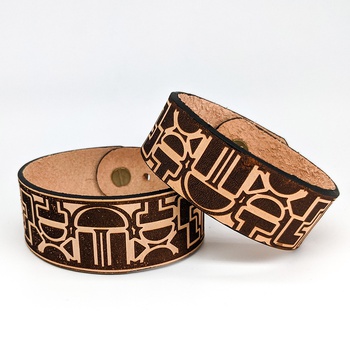 Bracelet marron motif africain fait main's image