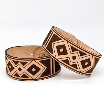 Bracelet marron motif africain's image