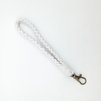 Porte clé forme de bracelet couleur blanche fait main par Boutique W  حاملة المفاتيح بشكل اسوارة لون أبيض's image