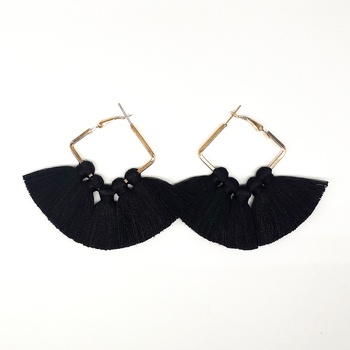 Boucles disque à frange avec pompons couleur noire's image