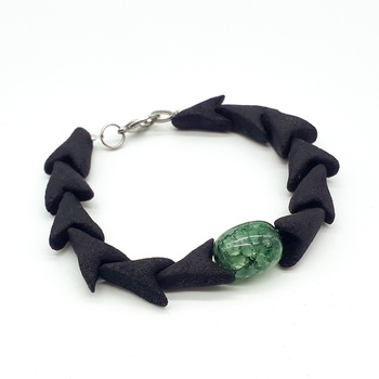 Bracelet amber avec  perle en résine verte fait main par Créanna Bijoux اسوارة بالعمبر صناعة حرفية يدوية's image