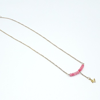 Collier avec des perles couleur rose et une chaine dorée fait main par Créanna Bijoux  قلادة باللون الوردي صناعة حرفية يدوية's image