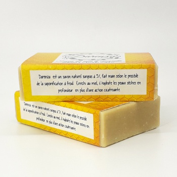 Savon artisanal naturel bio au miel et camomille fait main par Darenza, handmade soap,صابون طبيعي بالعسل و البابونج صناعة حرفية يدوية