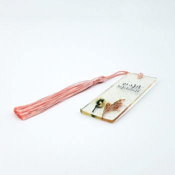 Marque page (Life is beautiful), bookmark artisanal en résine avec fleurs naturelles séchées en deux couleurs jaune et saumon fait main par Ryn Handmade 10cm فواصل الكتب صناعة حرفية يدوية