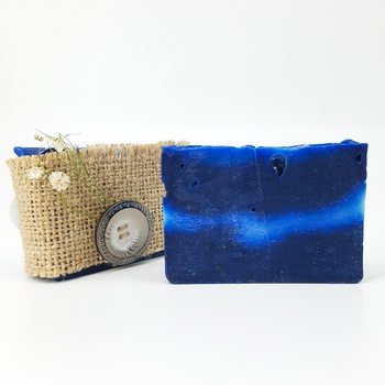Savon indigo artisanal naturel bio fait main par Magnolia pearl, handmade indigo soap, savon nila zar9a,  صابون طبيعي بالنيلة الزرقاء صناعة حرفية يدوية