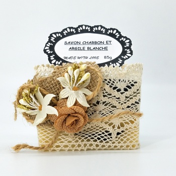 Savon artisanal naturel bio au charbon actif et à l'argile blanche fait main par Magnolia Pearl, handmade soap, صابون طبيعي صناعة حرفية يدوية's image
